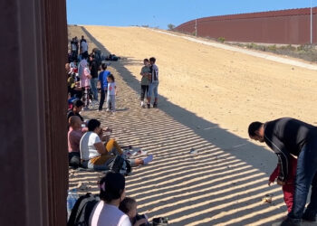 Cruce masivo de migrantes