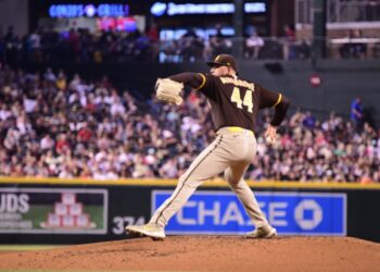Joe Musgrove en el cerrito de las responsabilidades ante los Diamondbacks.