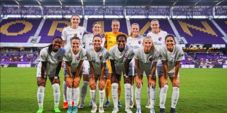 El Wave y su foto previa al inicio del juego ante Orlando.