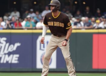 Wil Myers corriendo las bases durante la derrota de Padres en Seattle.