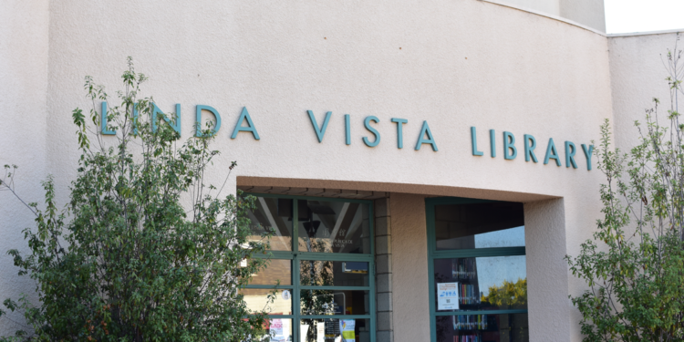 Construcción de un patio de aprendizaje temprano en la Biblioteca de Linda Vista