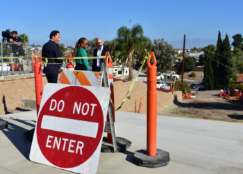 Inician reparaciones de banquetas en San Diego