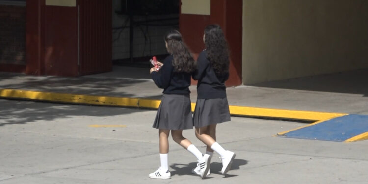 Alumnado en Cetis 58 de Tijuana