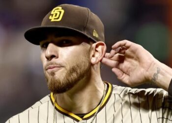 Joe Musgrove rumbo al dugout tras sacar una entrada ante los Mets.