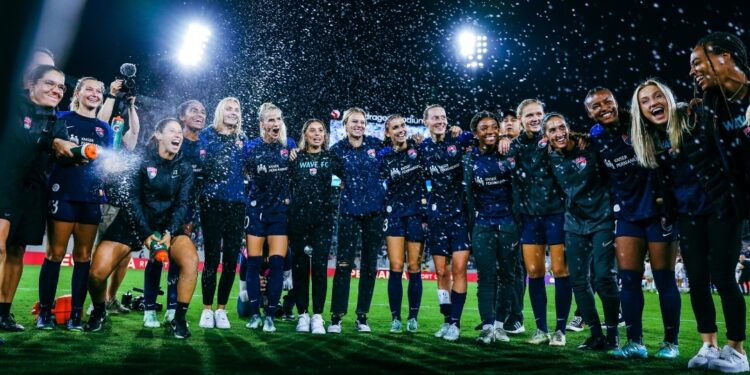 El festejo de las jugadoras luego de vencer a Chicago el domingo por la noche.