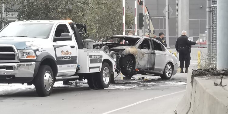 Garita de San Ysidro detenida por incendio de vehículo