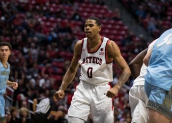 Keshad Johnson tras conseguir un par de sus 13 puntos en la noche.