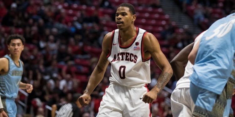 Keshad Johnson tras conseguir un par de sus 13 puntos en la noche.