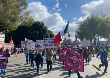 Marcha en defensa del INE en Tijuana