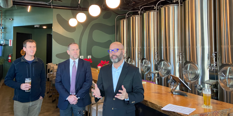 Aeropuerto de San Diego anuncia colaboración con la compañía cervecera East Village