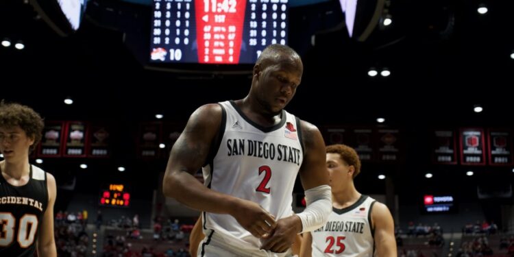 Adam Seiko dominó el encuentro desde el inicio para ayudar a los Aztecs.