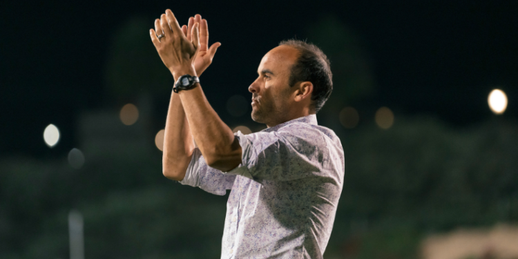Landon Donovan agradeciendo a la afición tras un juego del Loyal.