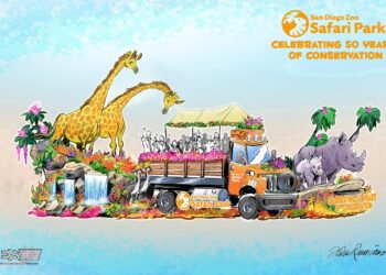 Alistan carro alegórico de San Diego Zoo Wildlife para Desfile de las Rosas