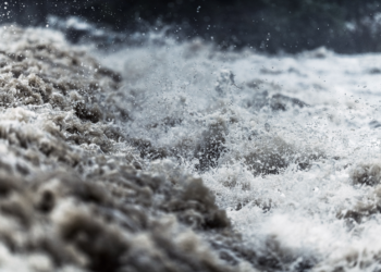 Hombre fue arrastrado al salir de su apartamento por las inundaciones ocasionadas la noche del lunes