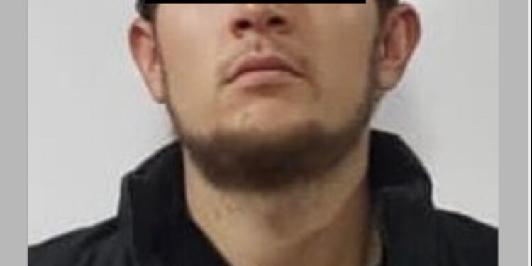 Hombre detenido por robo en OXXO