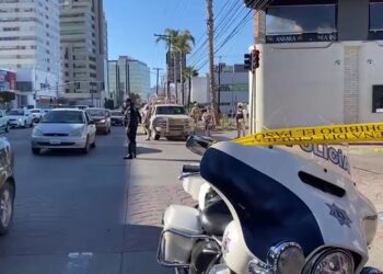Encuentran seis cadáveres dentro de una camioneta en Plaza Conquistador sobre Bulevard Agua Caliente