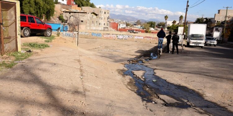 Limpian desarenadores en Tijuana ante futuras lluvias
