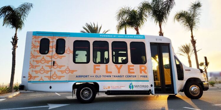 Opciones para llegar al Aeropuerto de San Diego durante época navideña usando el transporte público