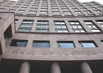  Hombre de 72 años es detenido en la cárcel de San Diego después de huir a Asia por cargos de abuso sexual infantil 