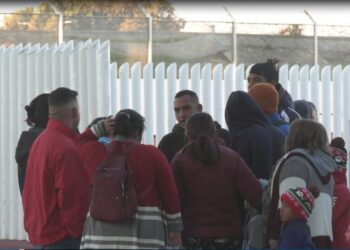 Llegan migrantes a la frontera confundidos por el Título 42