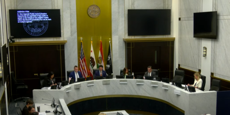 Supervisores aprueban plan para abordar crisis de fentanilo ilícito.