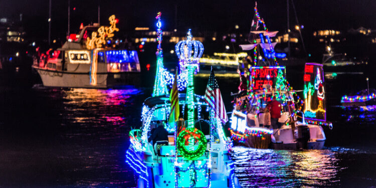 ¡No te pierdas el desfile de luces navideñas este domingo en la Bahía de San Diego!