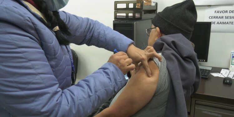 Hoy inició la vacunación con Abdala, el químico de origen cubano