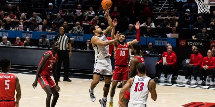 San Diego State empató el marcador tarde pero no pudo obtener la ventaja para el triunfo.