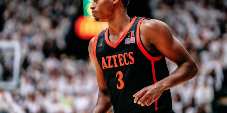 Micah Parrish en la duela de Colorado State durante el triunfo de San Diego State en tiempo extra.