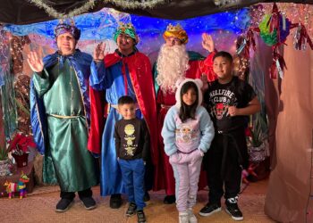 Celebran Reyes Magos en Casa Familia