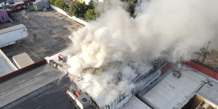 Fuerte incendio en bar “Coko Bongo”