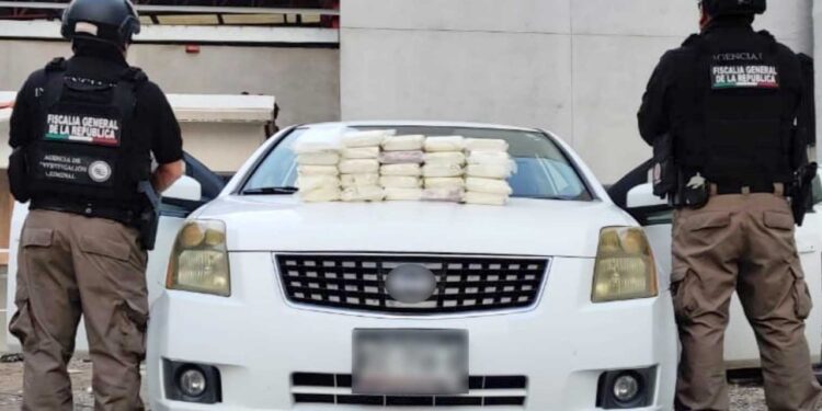 FGR asegura más de 23 kilos de fentanilo, dos personas son detenidas 