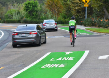 ¡Reduce la velocidad! Nueva ley de California para tránsito vehicular, ciclistas y peatones entra en efecto en San Diego