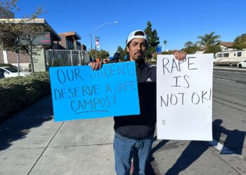 Exigen expulsión de alumno acusado de cometer abuso sexual