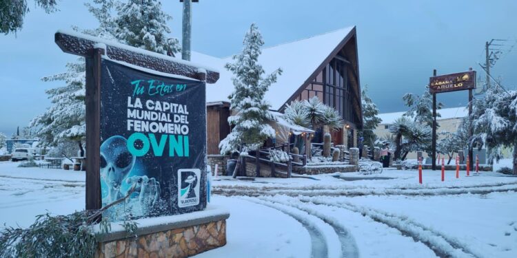 La Rumorosa amanece pintada de blanco