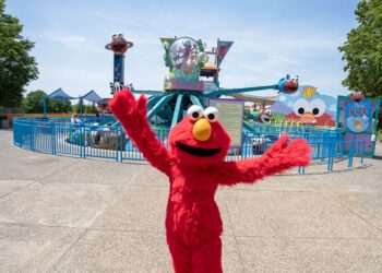 Sesame Place San Diego celebra a los héroes de la comunidad con entradas gratuitas durante los fines de semana de enero
