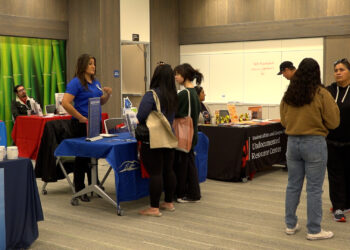 feria biligüe universitaria en San Marcos