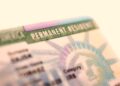 Extienden validez de “green cards” condicionales debido a demoras en trámites