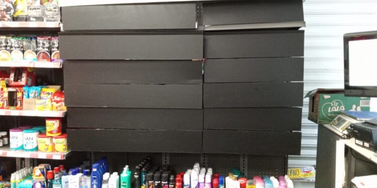 Tapan cigarros para inhibir adicción de menores