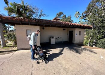 ¿Qué opinan los residentes ante la propuesta del cobro por el uso de baños públicos en San Diego?
