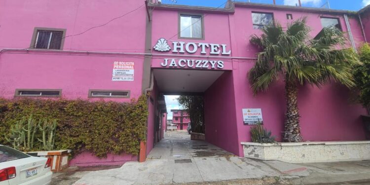 Rescatan a 13 migrantes de un Hotel en Tijuana