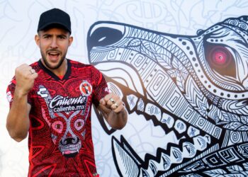 Lucas Cavallini en su presentación como nuevo jugador de Xolos.