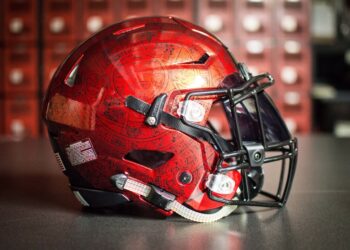 Detienen a ex jugador de los Aztecs por pornografía infantil