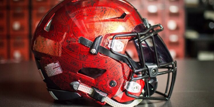 Detienen a ex jugador de los Aztecs por pornografía infantil