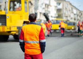 Aprueban nueva política de salario mínimo para trabajadores de proyectos viales en San Diego