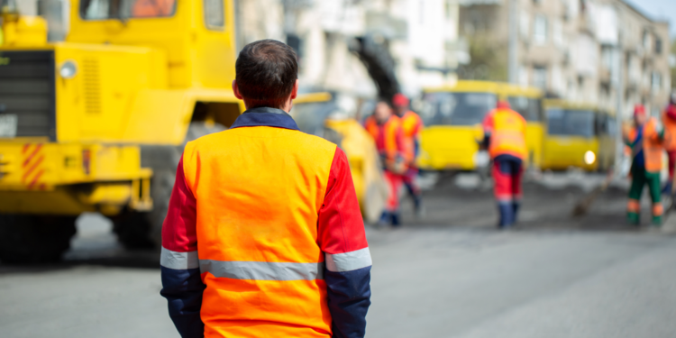 Aprueban nueva política de salario mínimo para trabajadores de proyectos viales en San Diego