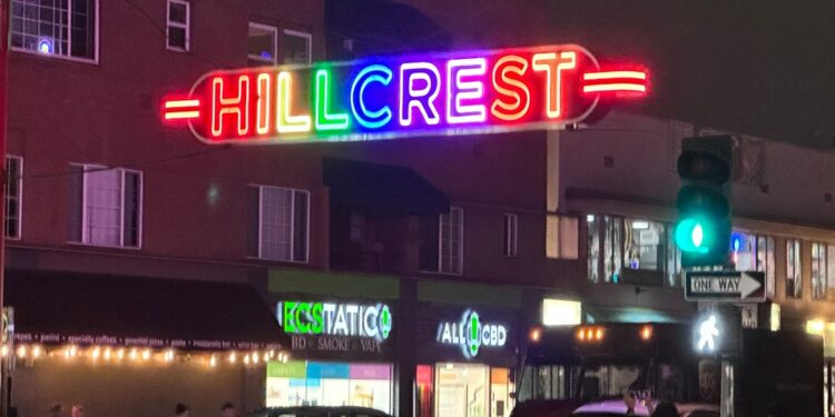 Nueva iluminación para el icónico letrero en la comunidad de Hillcrest