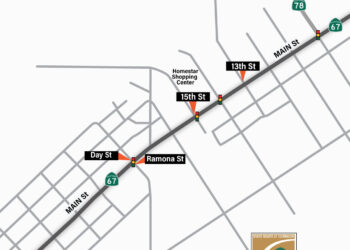 Continúa la construcción de la rampa peatonal a lo largo de la Ruta Estatal SR-67 en Ramona