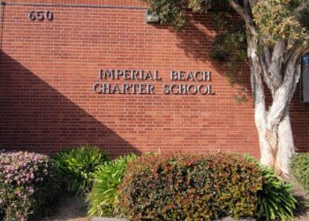 Cierran escuela primaria Imperial Beach Charter ante advertencia de un presunto estudiante armado