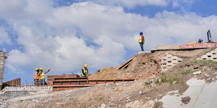 Avanzan con la reconstrucción del Puente de Los Olivos